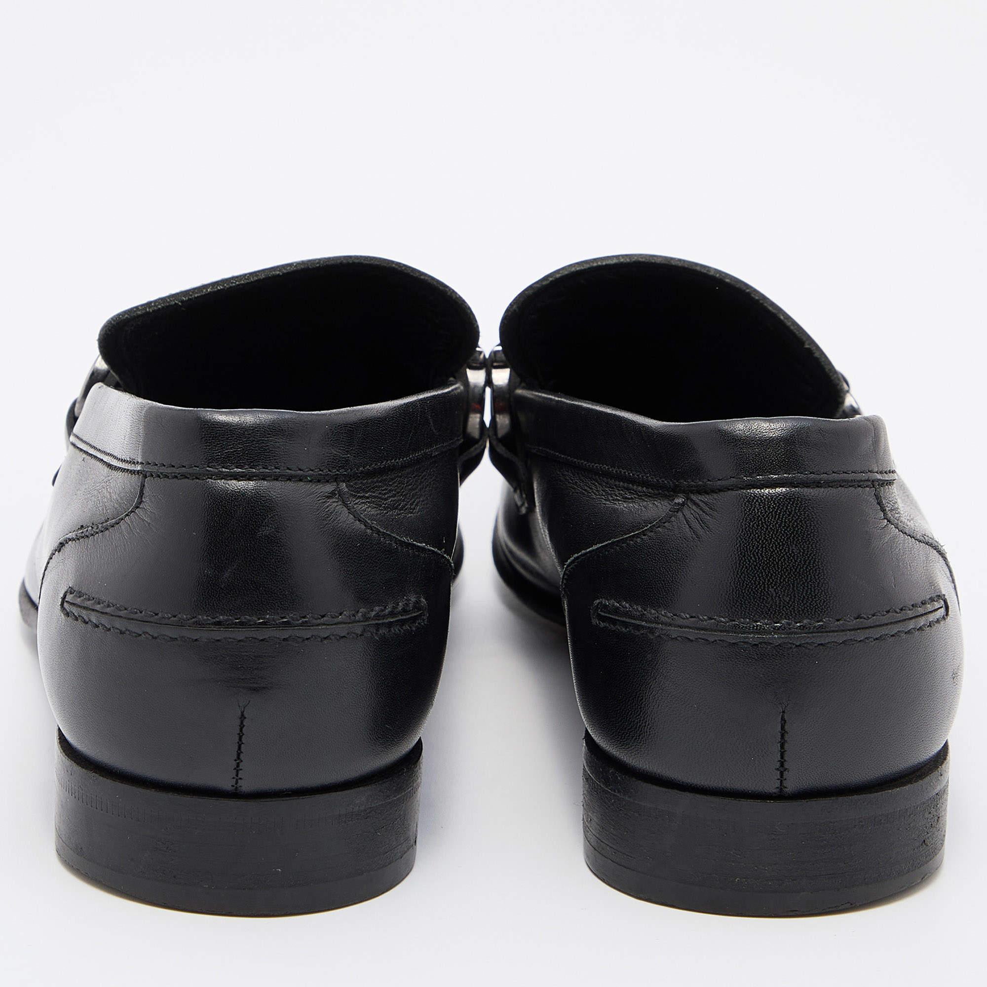 Salvatore Ferragamo Black Leaher Gancini Bit Slip On Loafers Size 41 In Good Condition For Sale In Dubai, Al Qouz 2