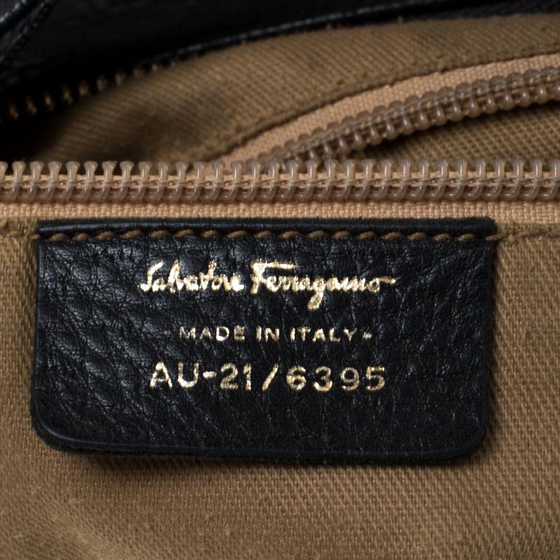 Salvatore Ferragamo Hobo aus schwarzem Leder und Segeltuch 5