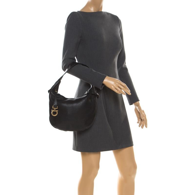 Salvatore Ferragamo Hobo aus schwarzem Leder und Segeltuch (Schwarz)