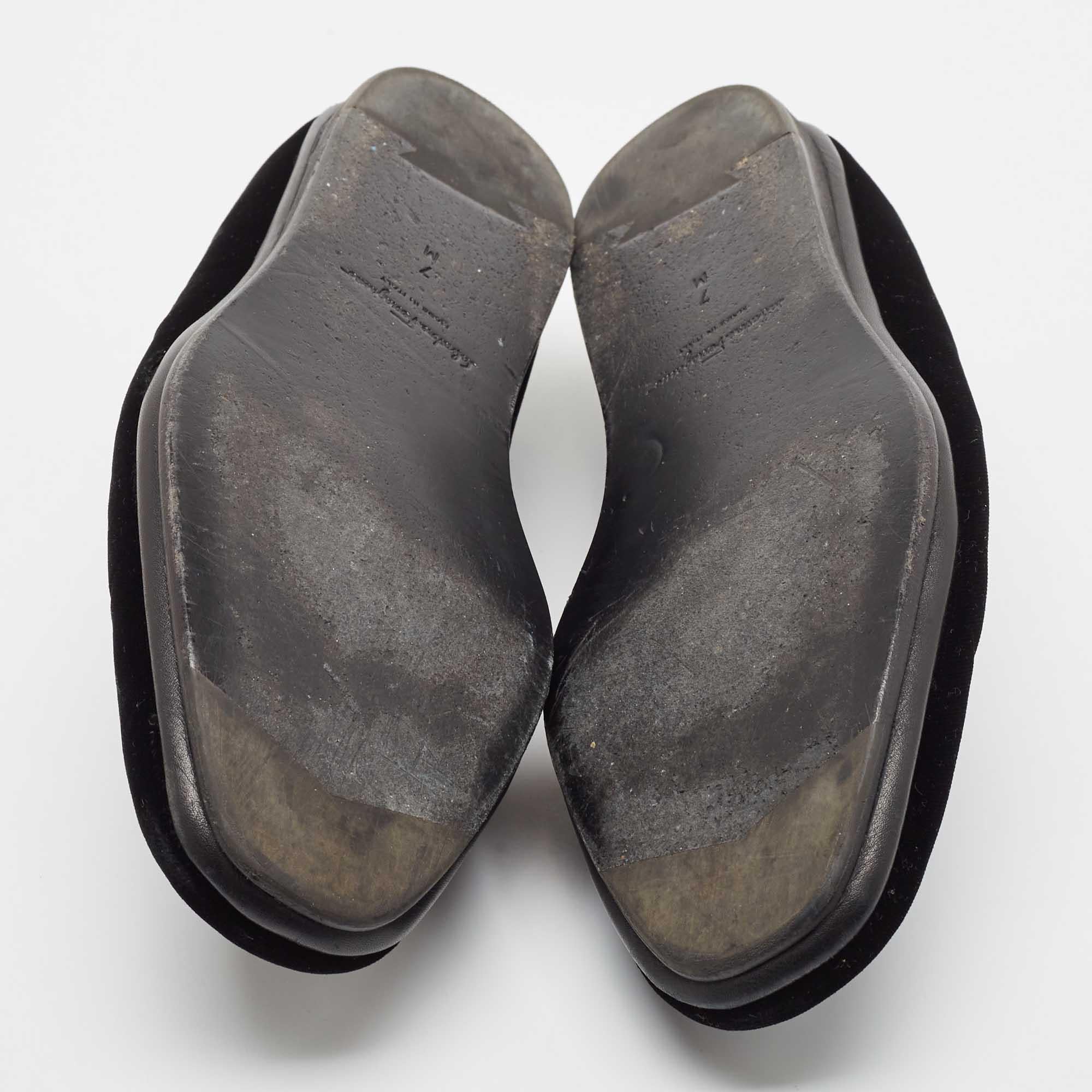 Salvatore Ferragamo Black Leather and Velvet Driver Loafers Size 41 For Sale 2
