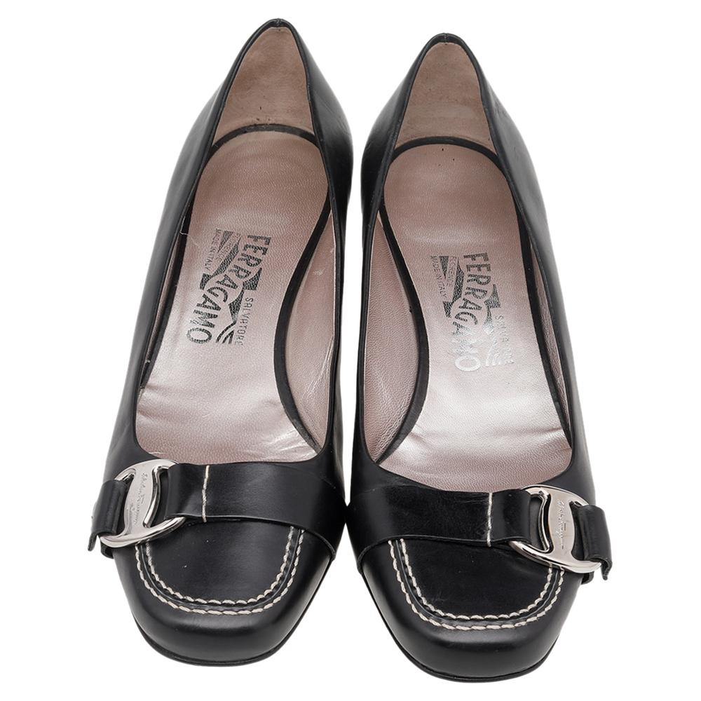 Salvatore Ferragamo Black Leather Block Heel Pumps Size 38.5 In Good Condition In Dubai, Al Qouz 2