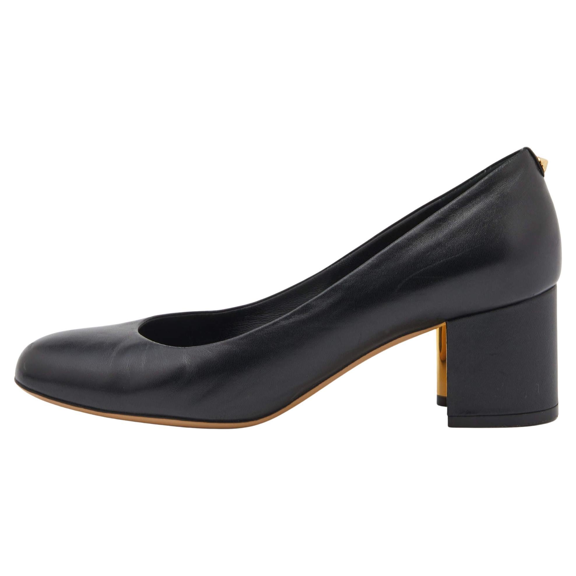 Louis Vuitton Black Leather Merry Go Round Metal Cap Pointed Toe Pumps Size  38 at 1stDibs