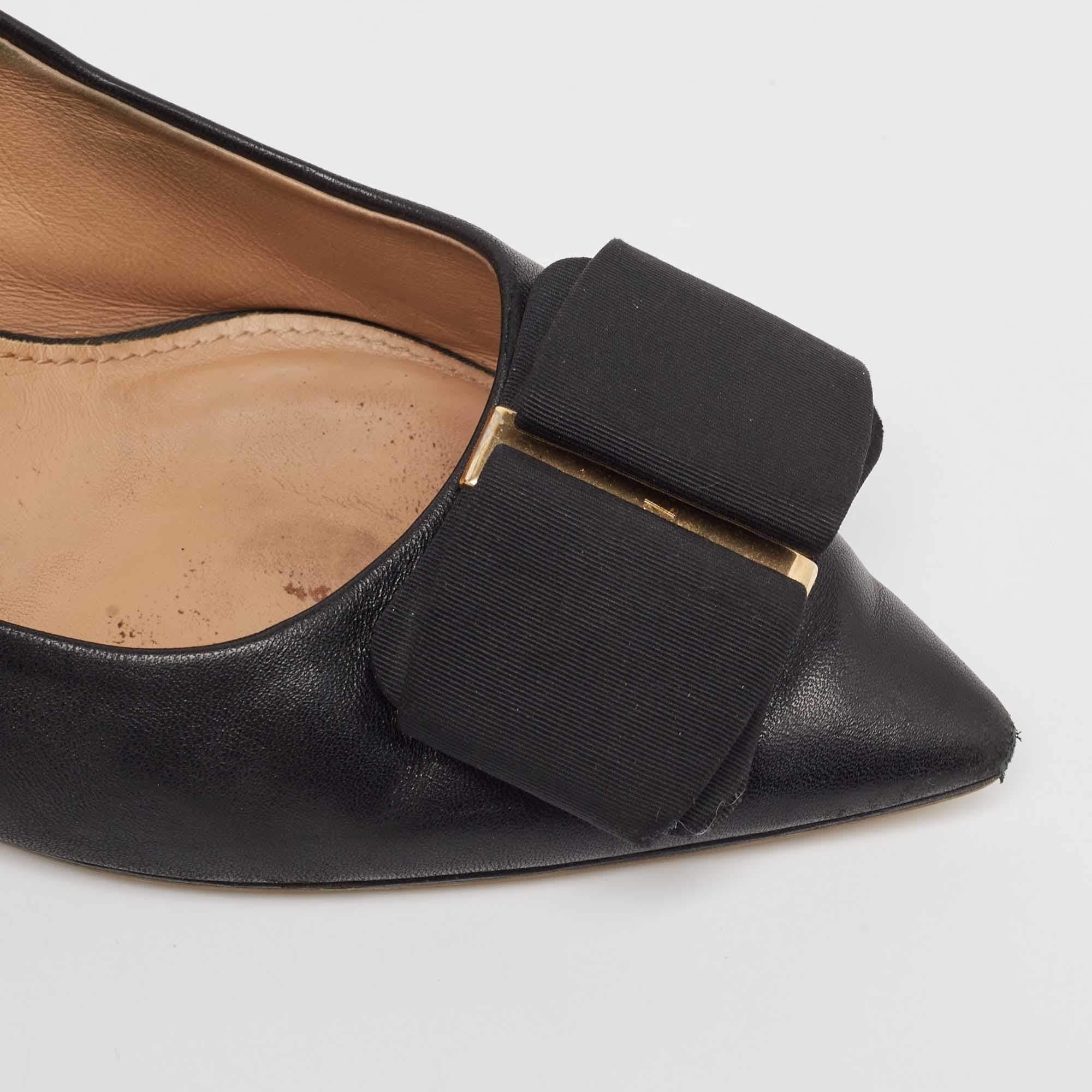 Salvatore Ferragamo escarpins en cuir noir avec nœud Taille 39.5 en vente 2