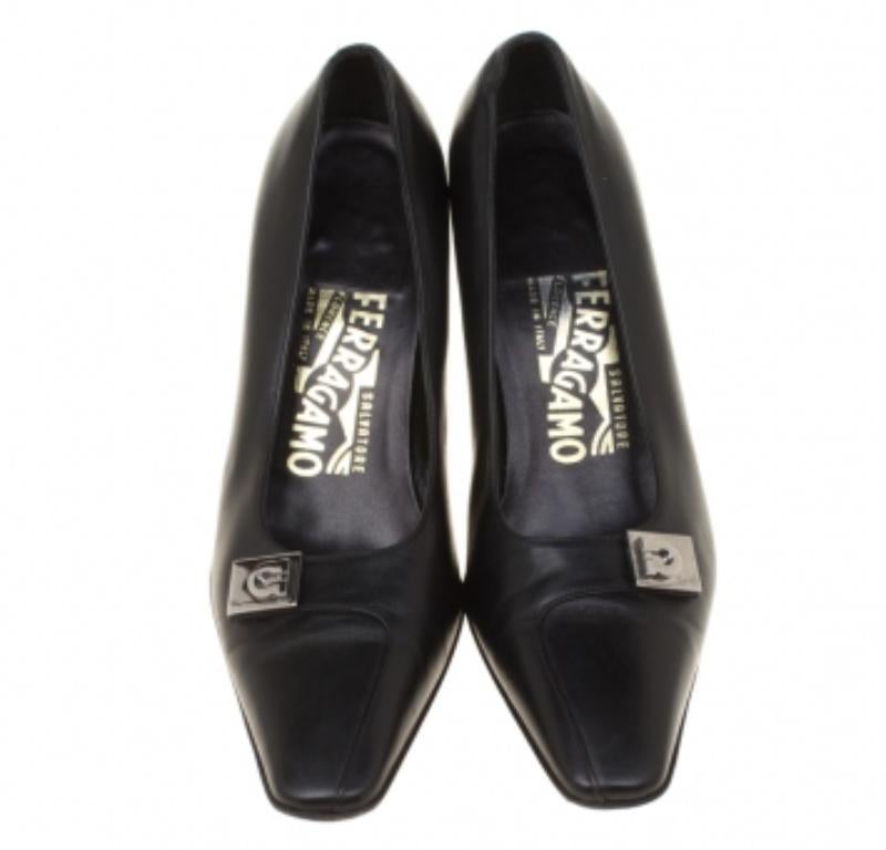 Women's Salvatore Ferragamo Black Leather Buckle Detail Pumps Size 35.5 For Sale