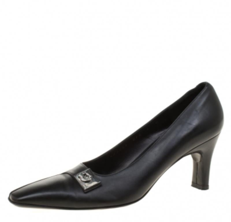 Salvatore Ferragamo Black Leather Buckle Detail Pumps Size 35.5 For Sale 2