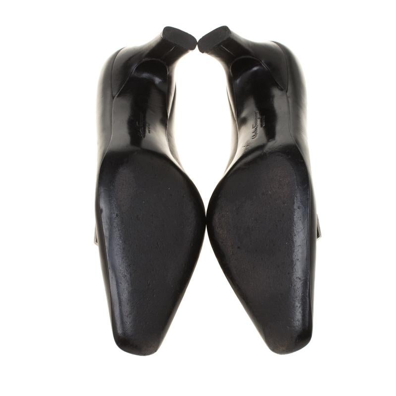 Salvatore Ferragamo Black Leather Buckle Detail Pumps Size 35.5 For Sale 2