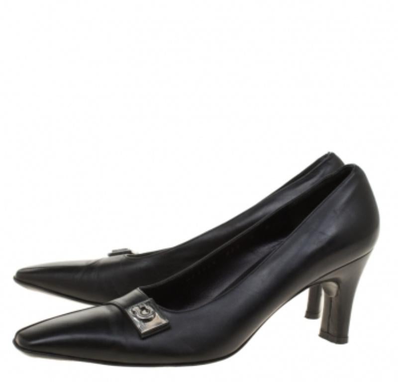 Salvatore Ferragamo Black Leather Buckle Detail Pumps Size 35.5 For Sale 3