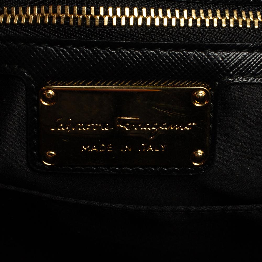 Salvatore Ferragamo Schwarze Carrie-Tasche aus Leder mit Griff oben 7