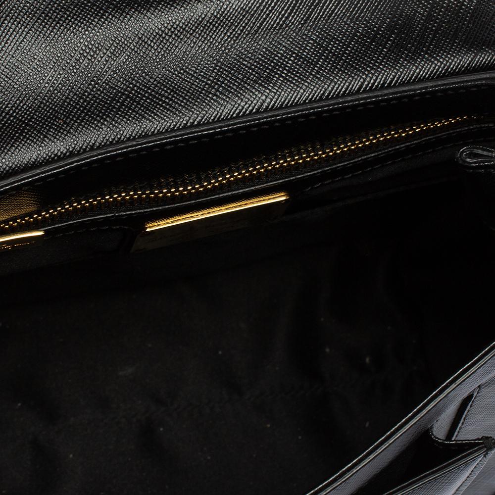 Salvatore Ferragamo Schwarze Carrie-Tasche aus Leder mit Griff oben 4