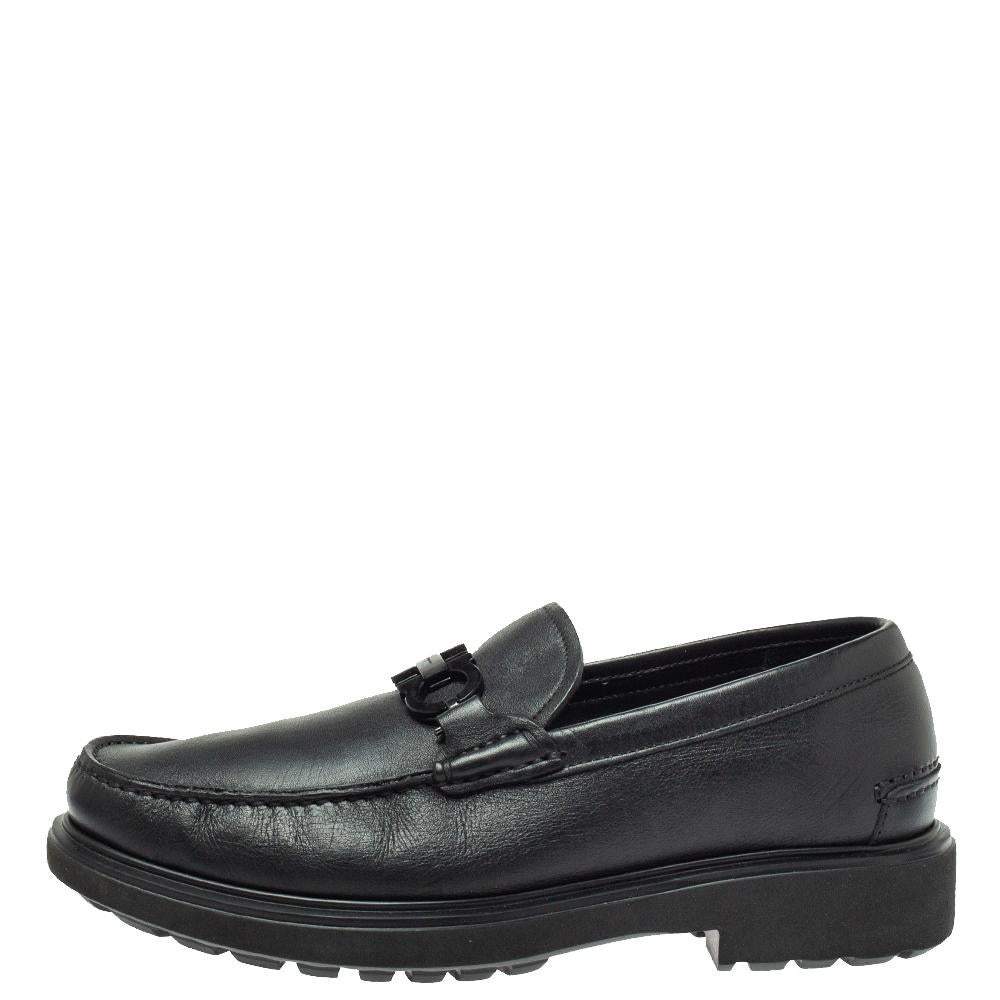 These Gancio loafers are one of Salvatore Ferragamo’s classic styles. This pair is crafted with luxurious black leather and feature an almond toe design finished with the brand’s logo buckles on the uppers. The insoles of these loafers are lined