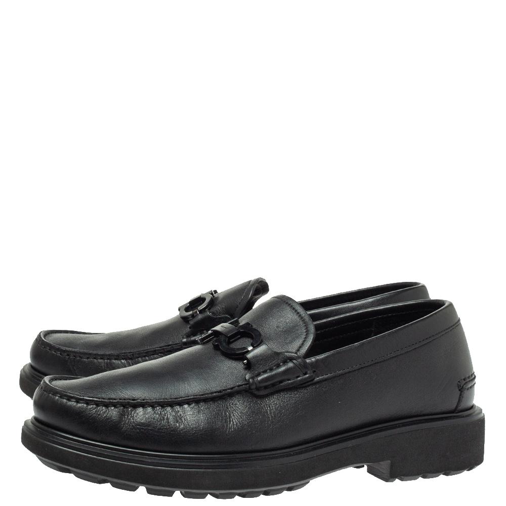 Salvatore Ferragamo Black Leather Double Gancio Loafers Size 40 In Good Condition In Dubai, Al Qouz 2