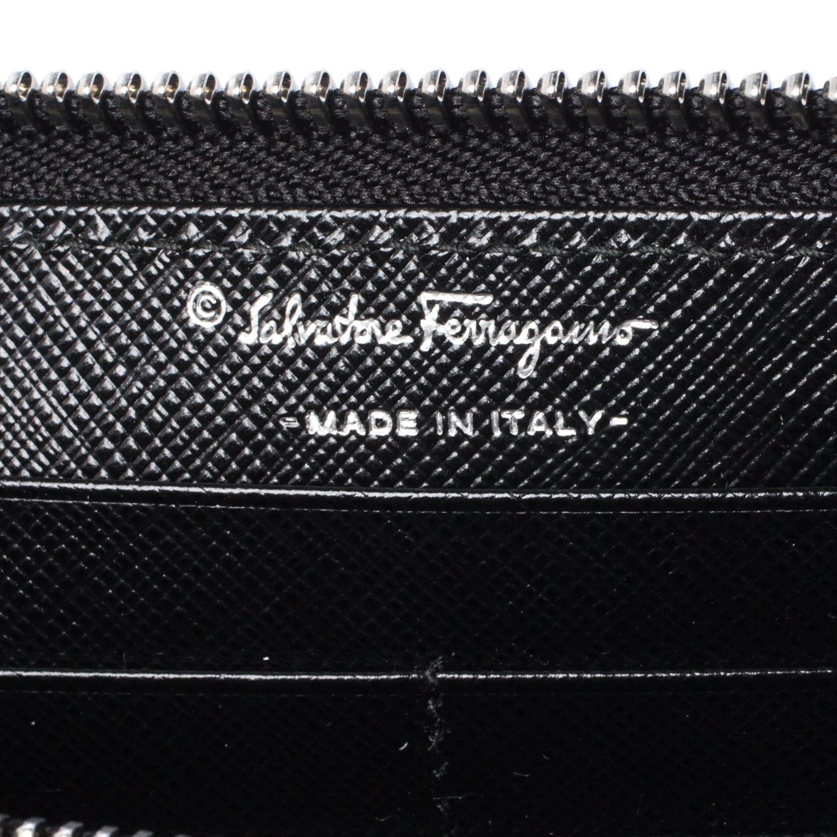 Women's Salvatore Ferragamo Black Leather Double Gancio Zip Wallet