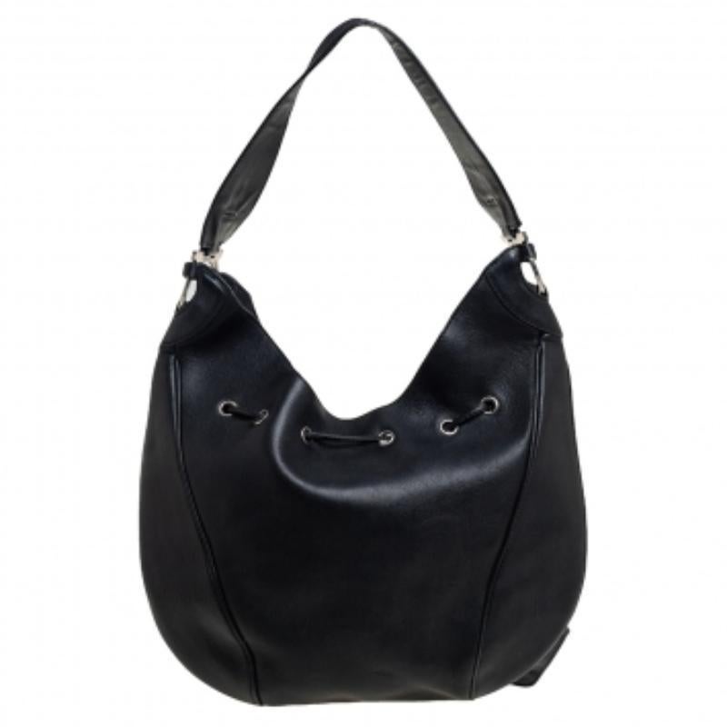 Salvatore Ferragamo Black Leather Drawstring Hobo In Fair Condition For Sale In Dubai, Al Qouz 2