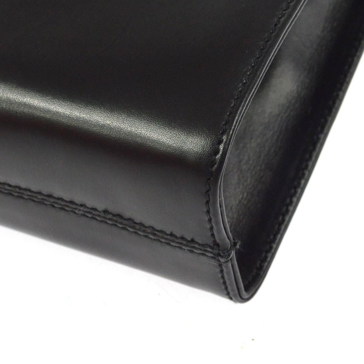 Salvatore Ferragamo Black Leather Envelope 2 in 1 Clutch Flap Shoulder Bag In Good Condition In Chicago, IL