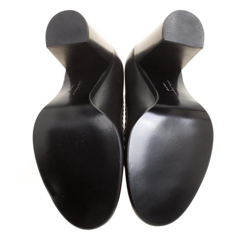 Salvatore Ferragamo Black Leather Fele Ganci Block Heel Loafer Pumps Size 38.5 In New Condition In Dubai, Al Qouz 2