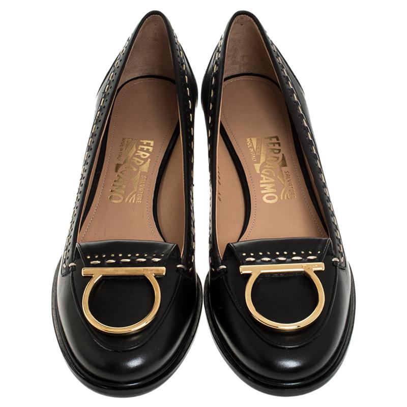 Salvatore Ferragamo Black Leather Fele Gancio Block Heel Loafer Pumps Size 40 In New Condition In Dubai, Al Qouz 2