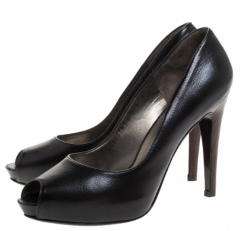 Salvatore Ferragamo Cuir noir Peep Toe Platform Pumps Size 38.5 en vente 2