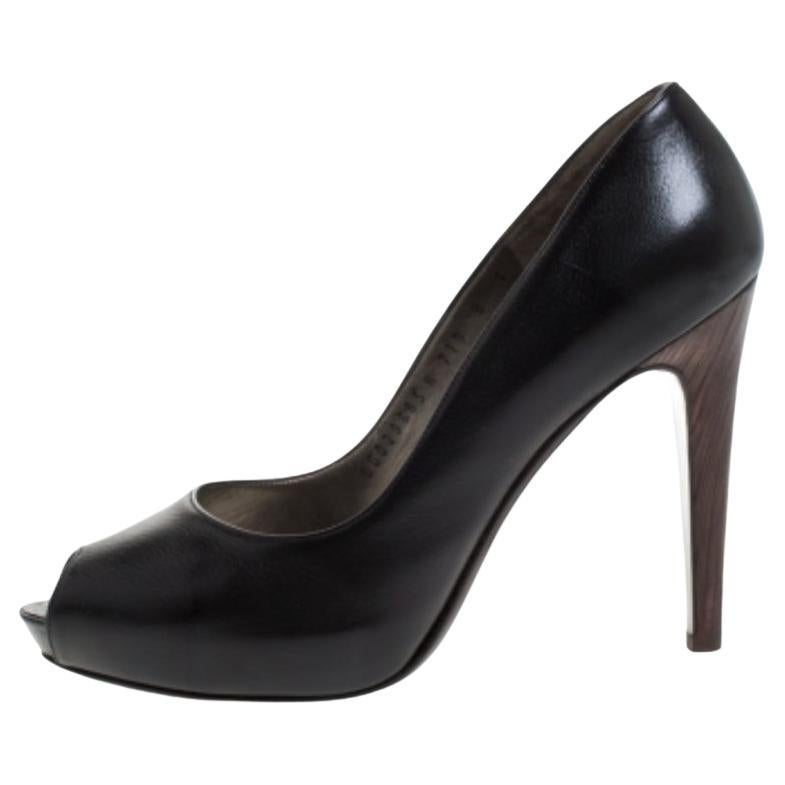 Salvatore Ferragamo Cuir noir Peep Toe Platform Pumps Size 38.5 en vente