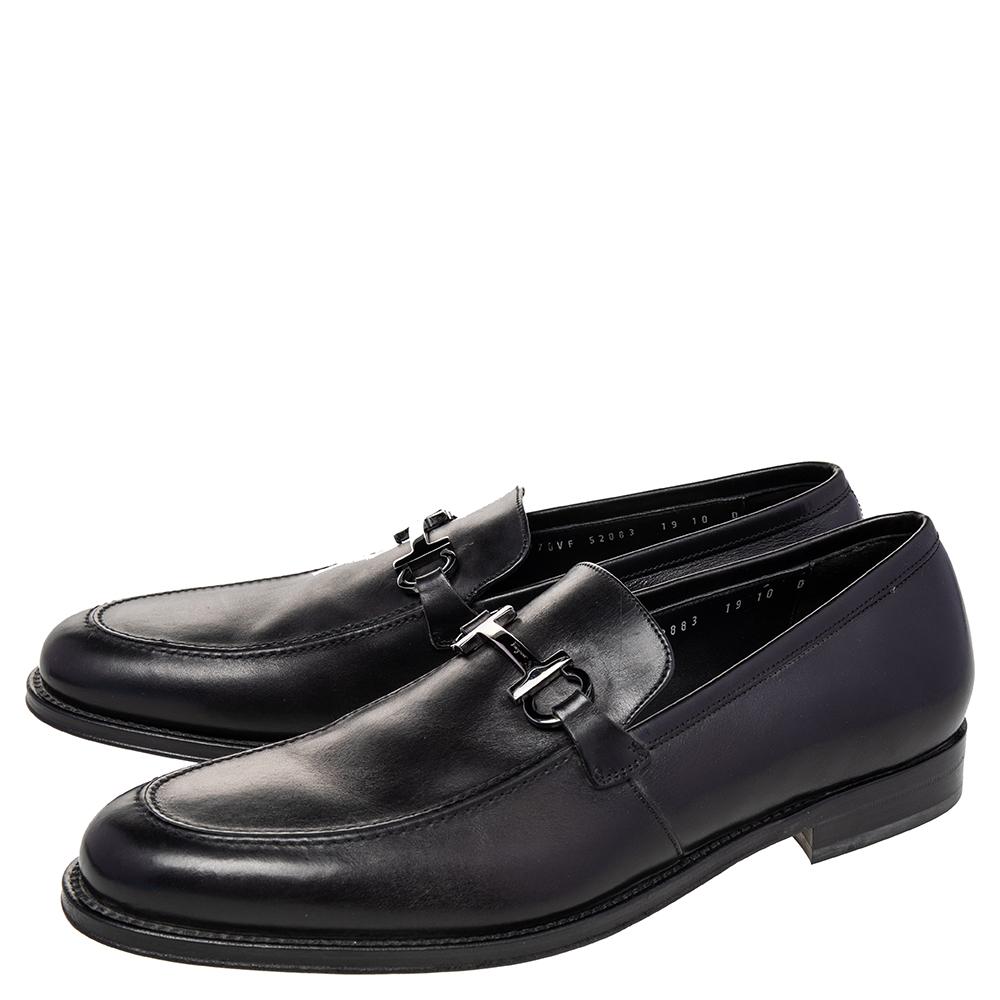 Opt for this pair of smart Salvatore Ferragamo shoes for a luxe look. Crafted in leather, the black pair of loafers features Gancini Bit detailing on the uppers and low heels for a comfortable finish.

