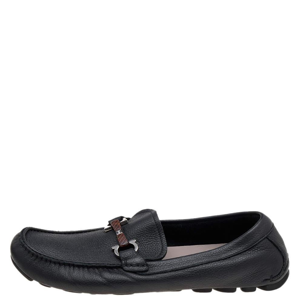These loafers from Salvatore Ferragamo will grant your feet complete comfort and luxury! They are created using black leather, with a Gancini Bit embellishment on the vamps. They feature an easy slip-on style and silver-tone hardware. Complement