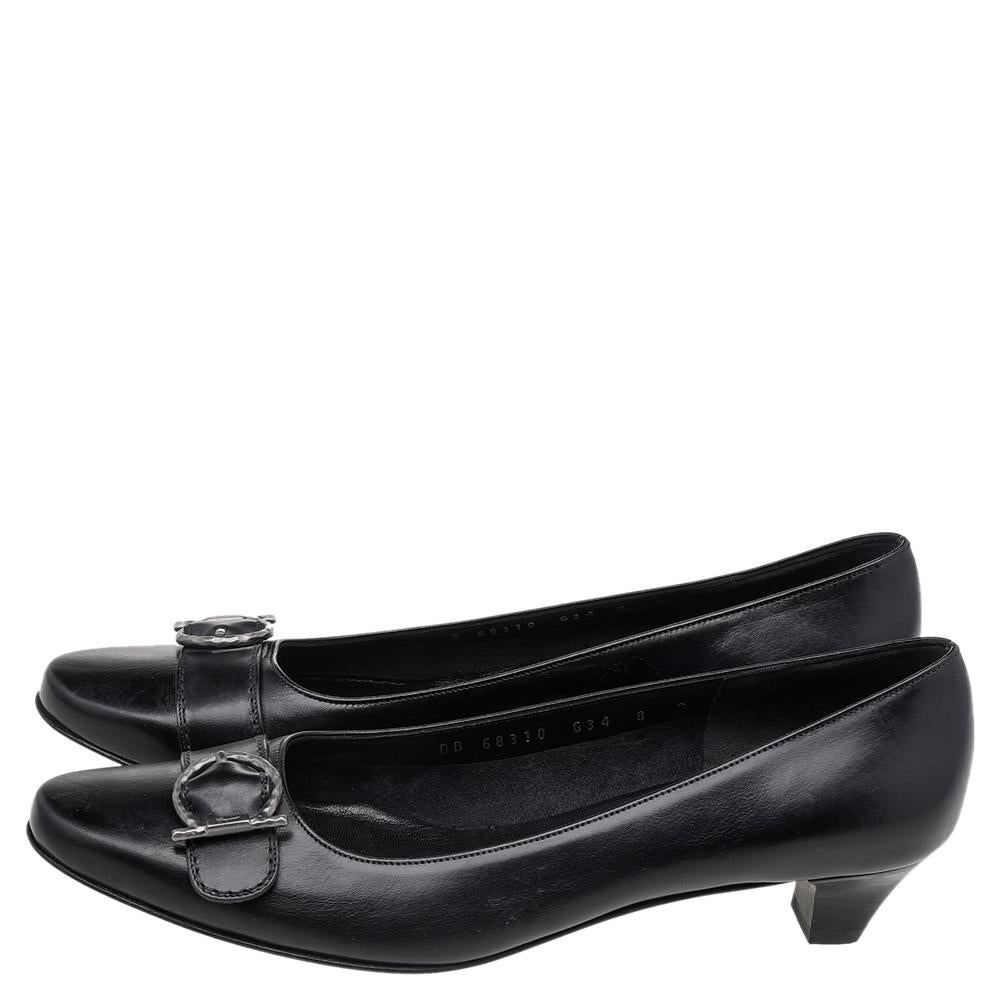 Salvatore Ferragamo Black Leather Gancini Buckle Block Heel Pumps Size 38.5 In Good Condition For Sale In Dubai, Al Qouz 2