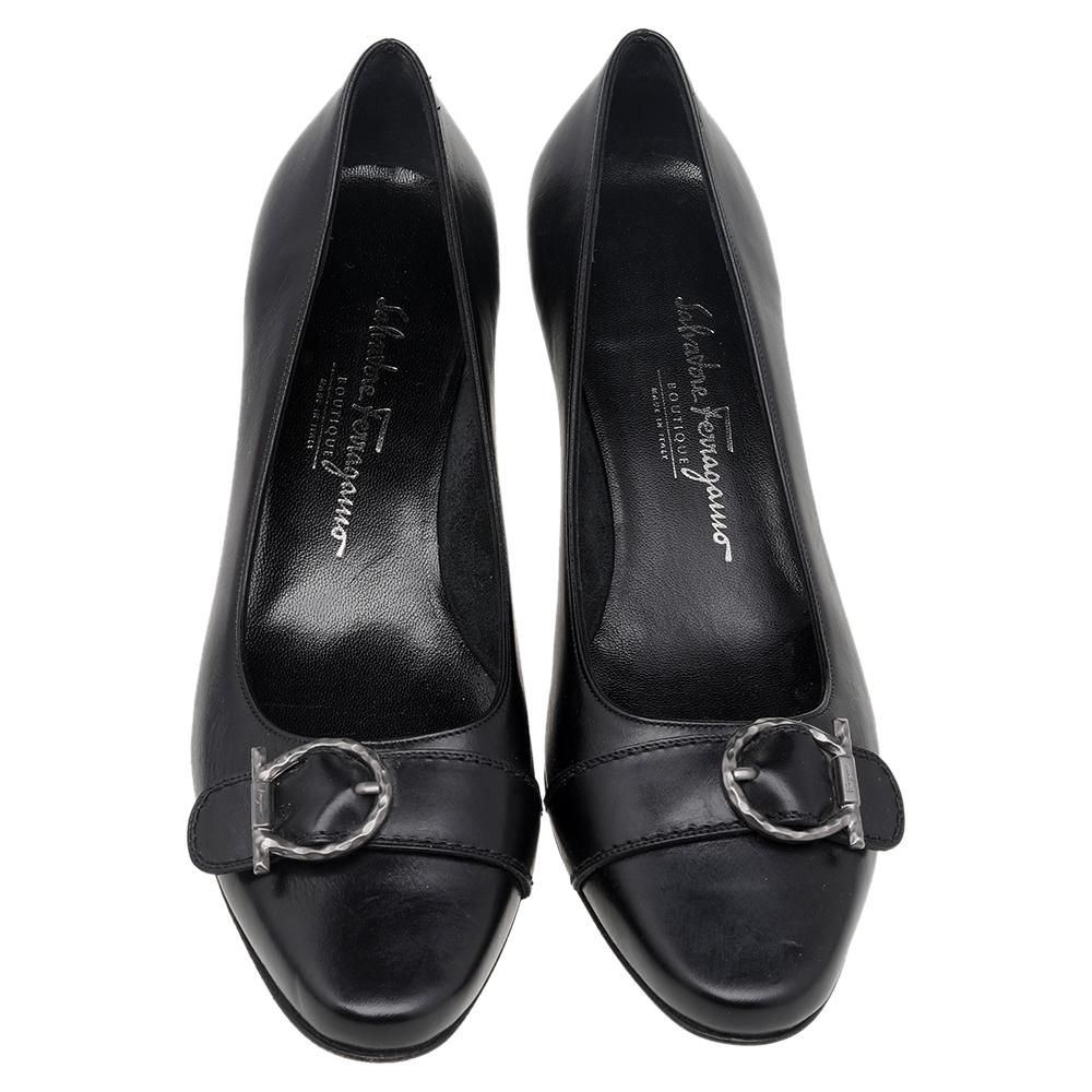 Women's Salvatore Ferragamo Black Leather Gancini Buckle Block Heel Pumps Size 38.5 For Sale