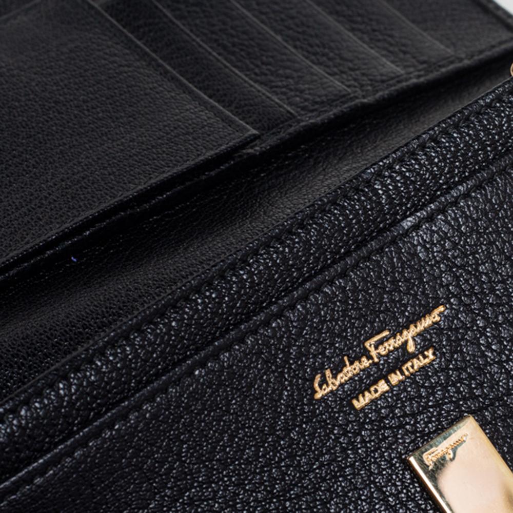 Salvatore Ferragamo Black Leather Gancini Icona Continental Wallet In Good Condition In Dubai, Al Qouz 2