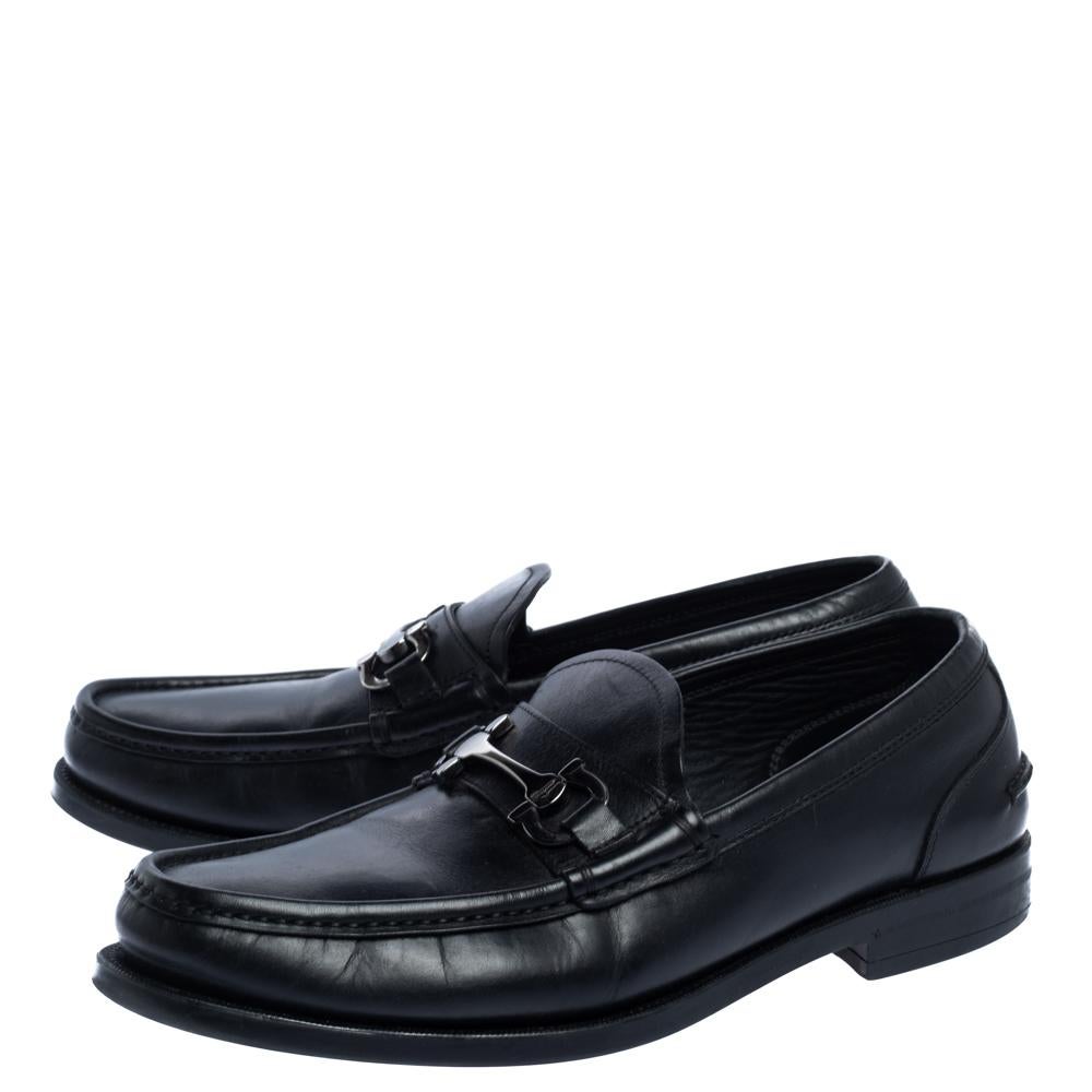 Salvatore Ferragamo Black Leather Gancini Loafers Size 42 In Good Condition In Dubai, Al Qouz 2