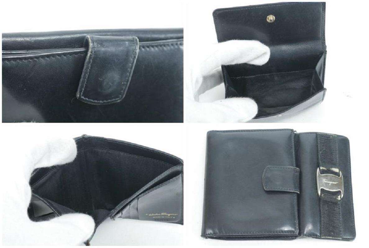 Women's Salvatore Ferragamo Black Leather Gancini Logo Compact Wallet 16FK0113 For Sale