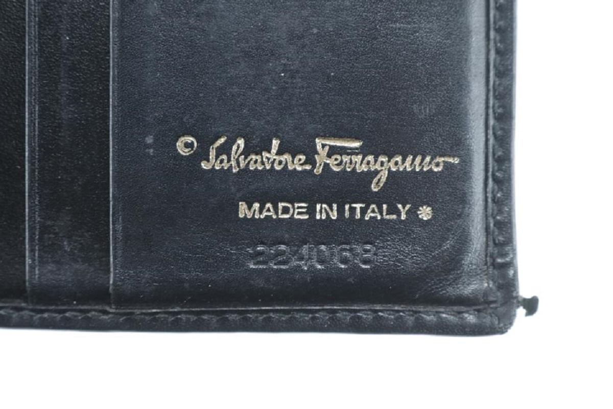 Salvatore Ferragamo Black Leather Gancini Logo Compact Wallet 16FK0113 For Sale 1