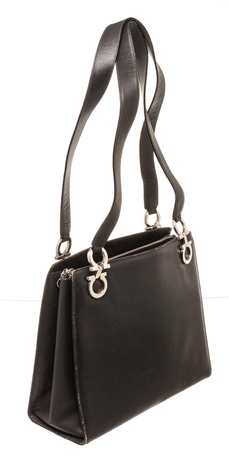 Salvatore Ferragamo Black Leather Gancini Shoulder Bag with material leather, gold tone hardware, interior zip pockets, leather lining, shoulder strap and zipper closure.
38182MSC