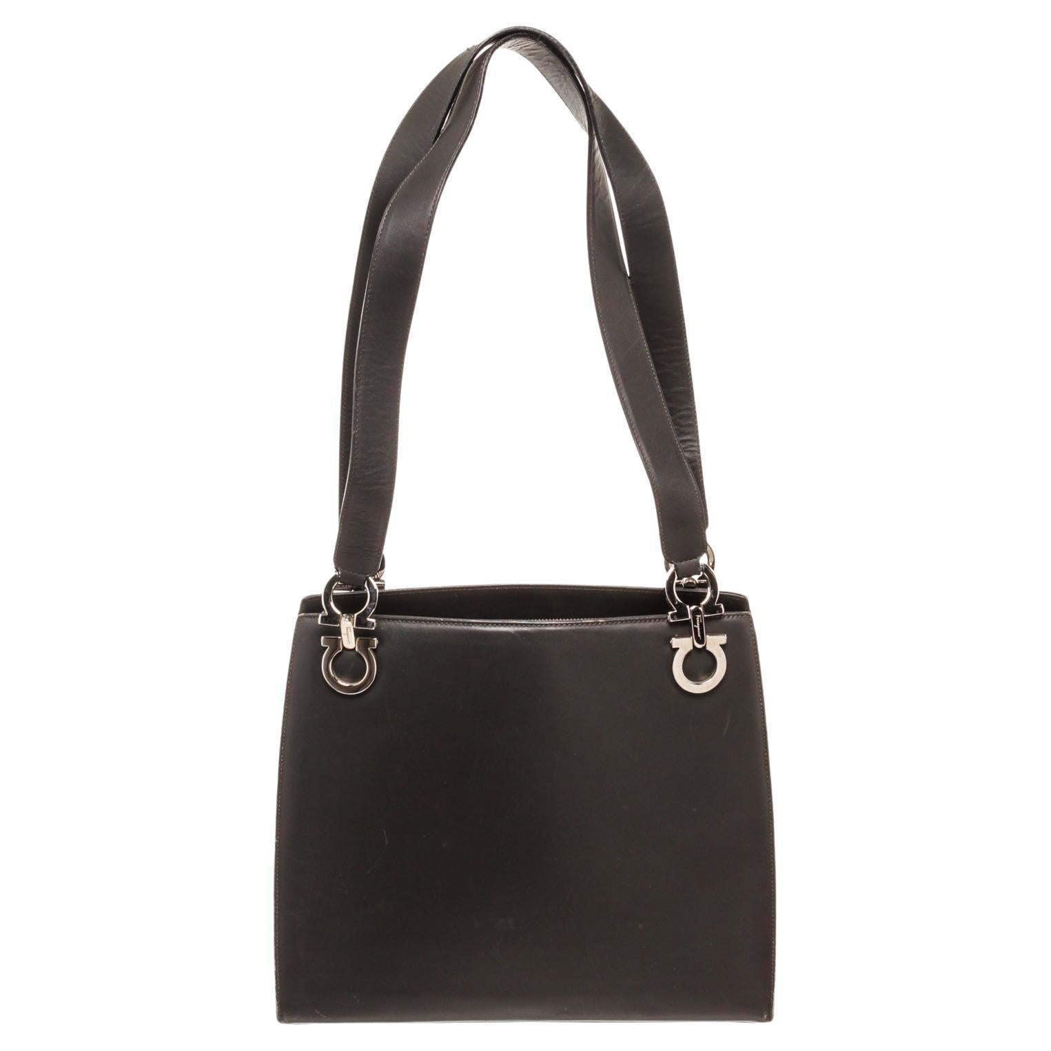 Salvatore Ferragamo Black Leather Gancini Shoulder Bag with material leather For Sale