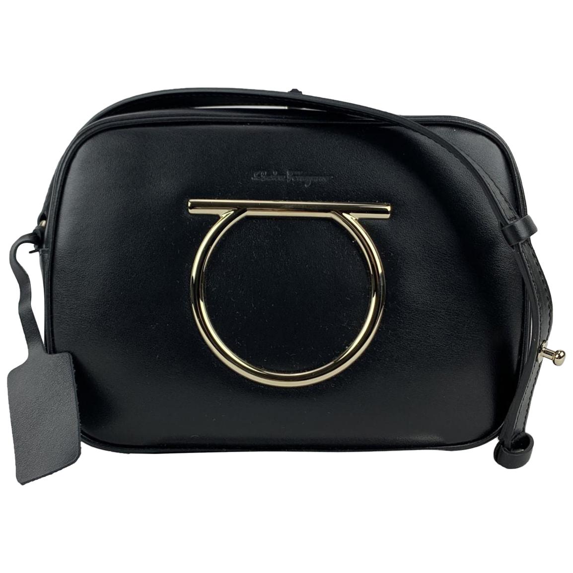 Salvatore Ferragamo Black Leather Gancino Vela CC Small Shoulder Bag