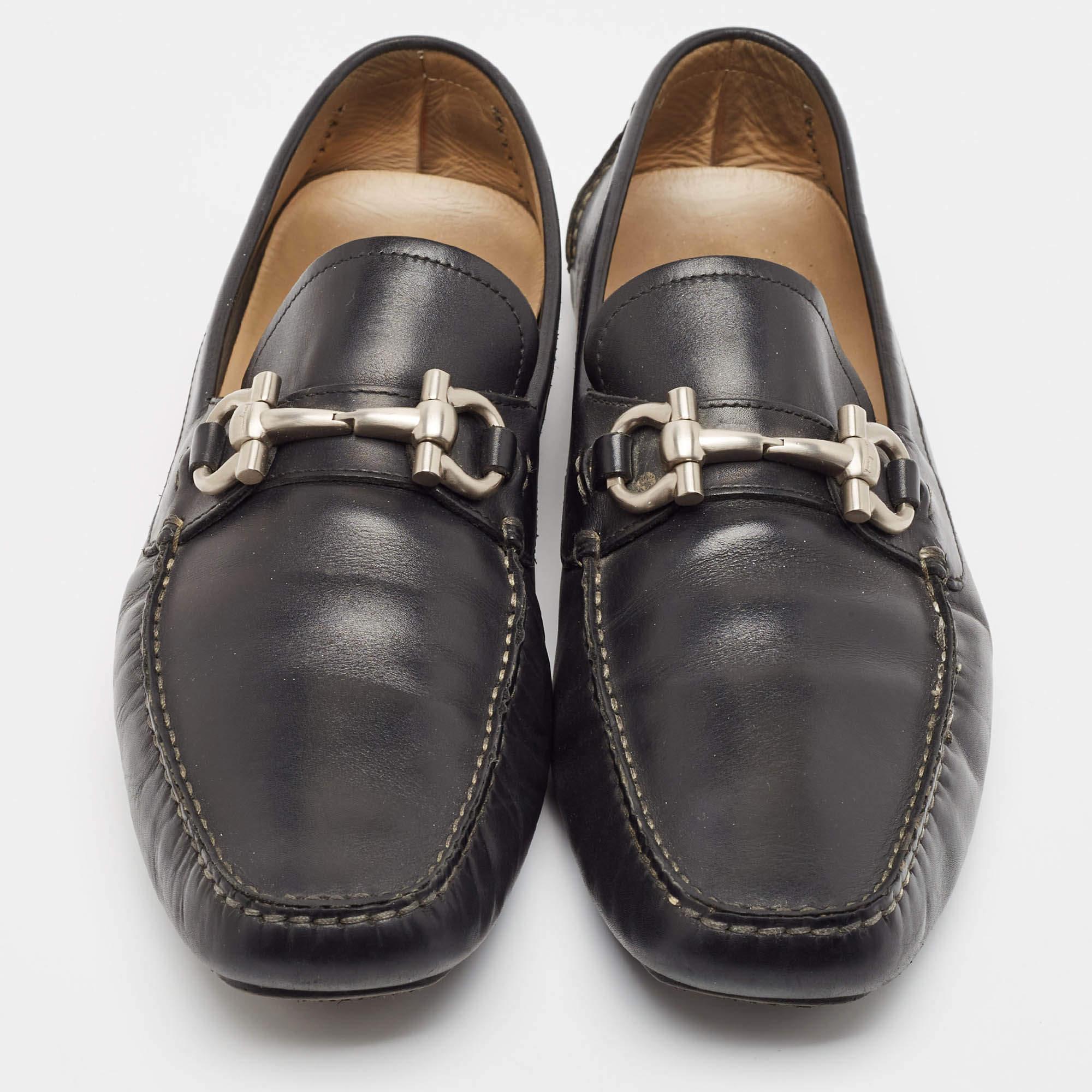 Salvatore Ferragamo Black Leather Gancio Loafers Size 47 In Fair Condition For Sale In Dubai, Al Qouz 2