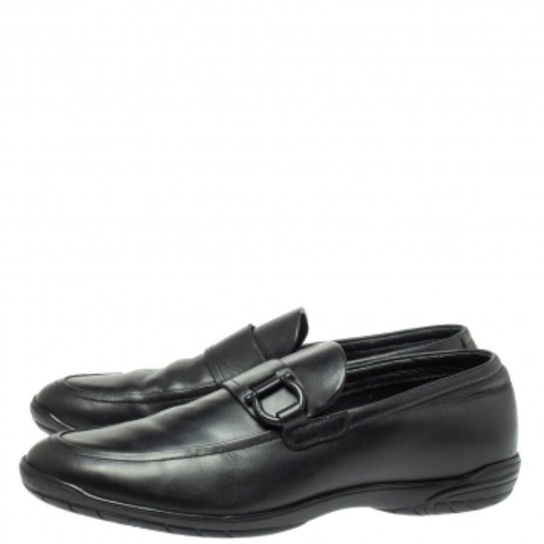 Salvatore Ferragamo Black Leather Gancio Slip On Loafer Size 43.5 In Good Condition For Sale In Dubai, Al Qouz 2