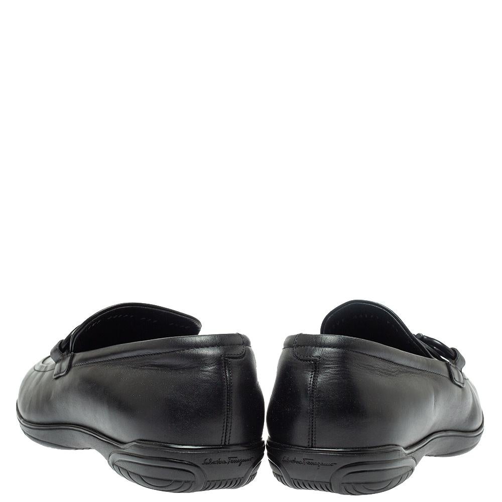 Salvatore Ferragamo Black Leather Gancio Slip On Loafer Size 43.5 In Good Condition For Sale In Dubai, Al Qouz 2