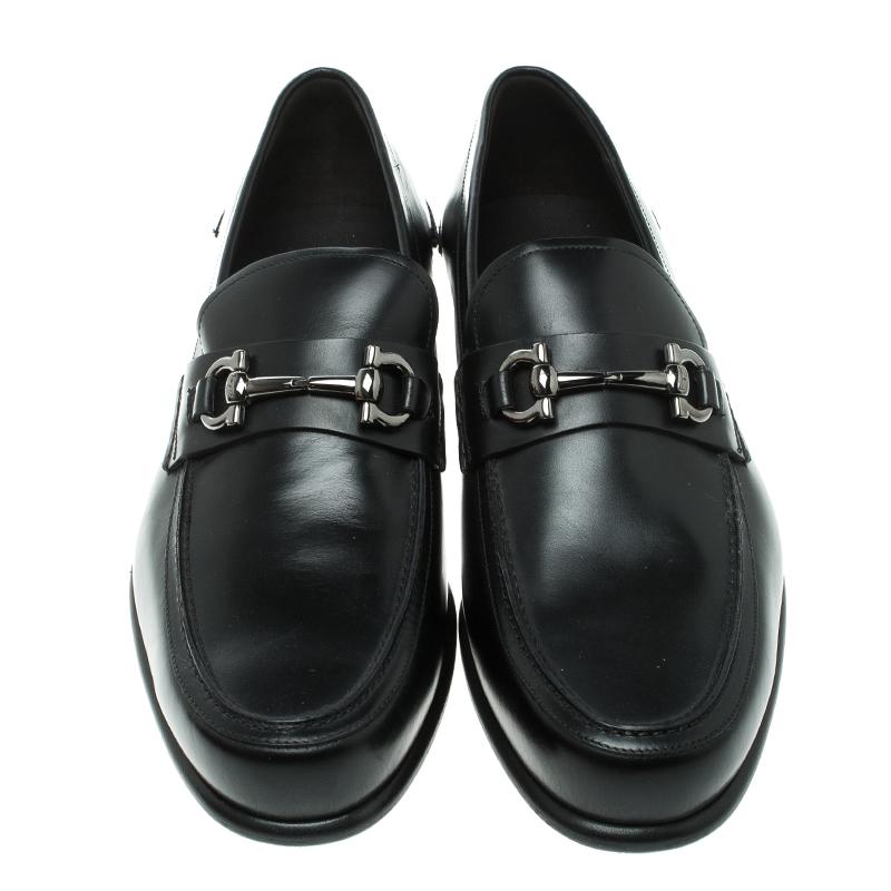 These loafers from Salvatore Ferragamo are not only high on appeal but also very skilfully made. They have been crafted from leather in Italy and designed with beauty using neat stitching and the Gancini Bit on the uppers. The loafers have a lovely