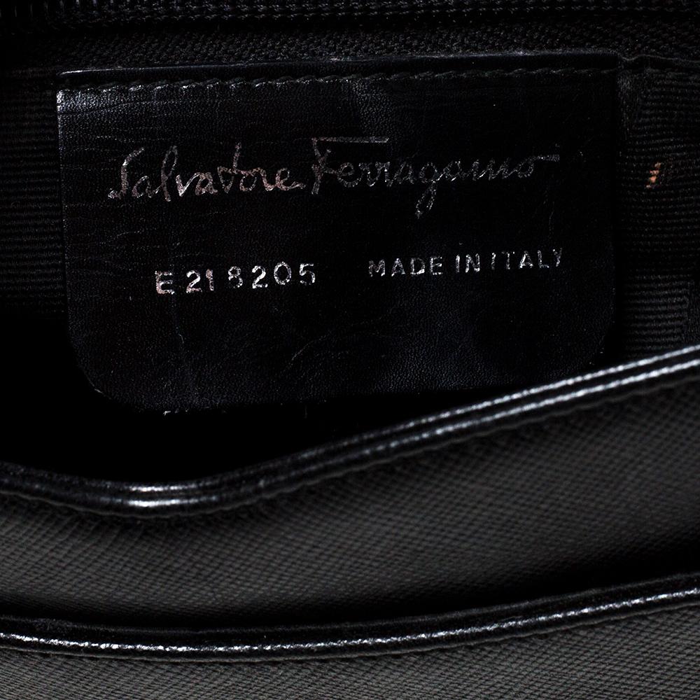 Salvatore Ferragamo Borsa in pelle nera 6