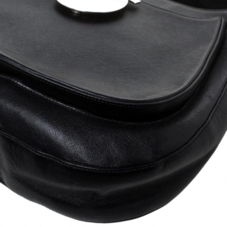 This bag by Salvatore Ferragamo is an ideal option for keeping your daily essentials safe. Lined with fabric and held by a single handle, this hobo is ideal for everyday use. Comfortable and easy to carry, this black leather bag is a must-have.