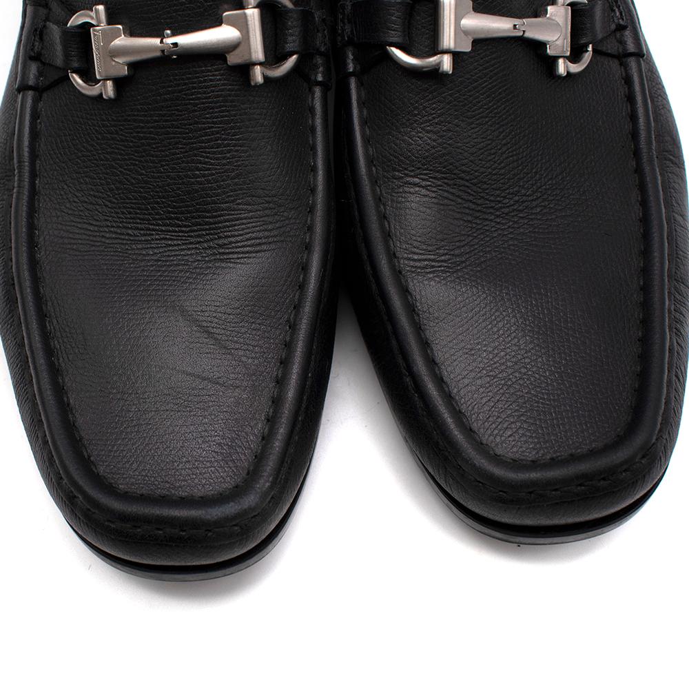 Salvatore Ferragamo Schwarze Horsebit Loafers aus Leder - Größe EU 44,5 im Angebot 1