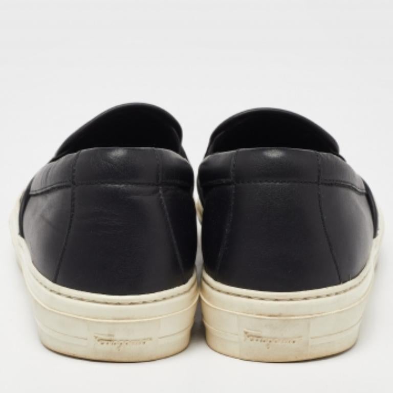 Salvatore Ferragamo Schwarze Slip-On-Sneakers aus Leder mit Logo-prägung Größe 39 3