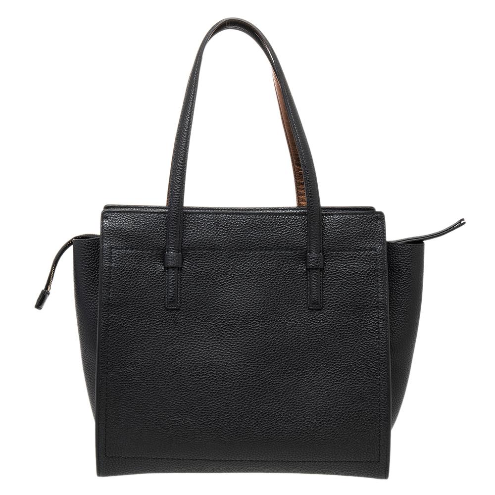 This beautifully stitched leather tote is by Salvatore Ferragamo. With a capacious leather-lined interior, it will house more than your essentials. Boasting two handles, a front zip pocket, brand detail at the front, and a fine finish, this tote