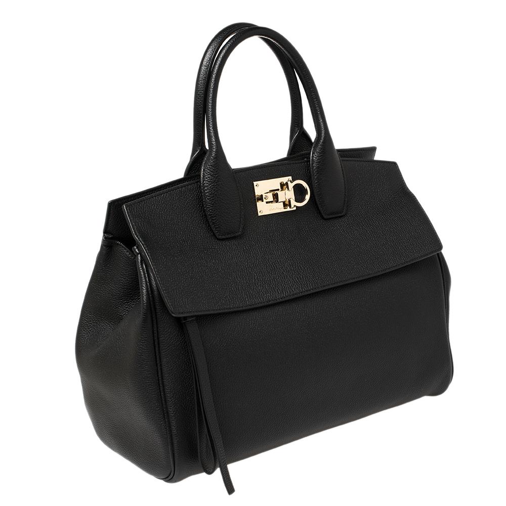 Salvatore Ferragamo Black Leather Medium Studio Tote In Good Condition In Dubai, Al Qouz 2