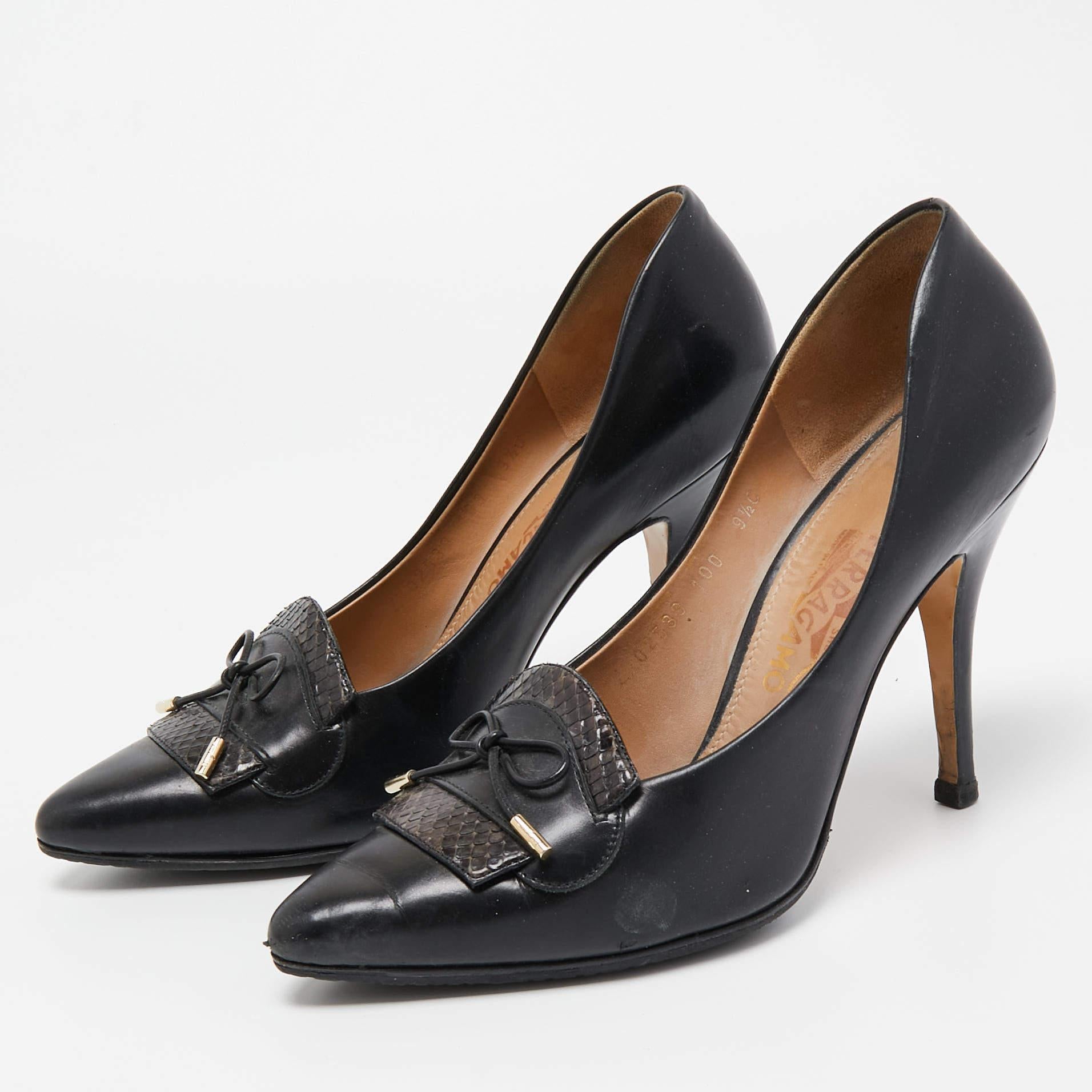 Taillée dans une silhouette intemporelle, cette paire d'escarpins est à la fois simple et élégante. D'une teinte élégante, elle est dotée de semelles résistantes et d'une assise plantaire confortable.
