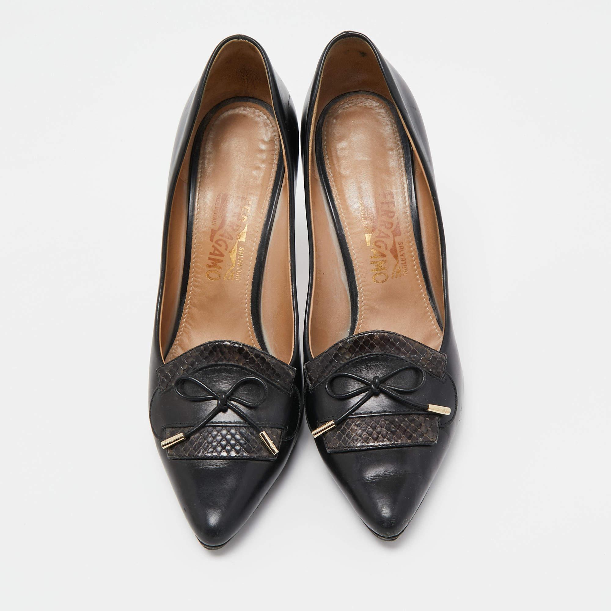 Salvatore Ferragamo Noir Cuir Pointed Toe Loafer Pumps Size 40 Bon état - En vente à Dubai, Al Qouz 2