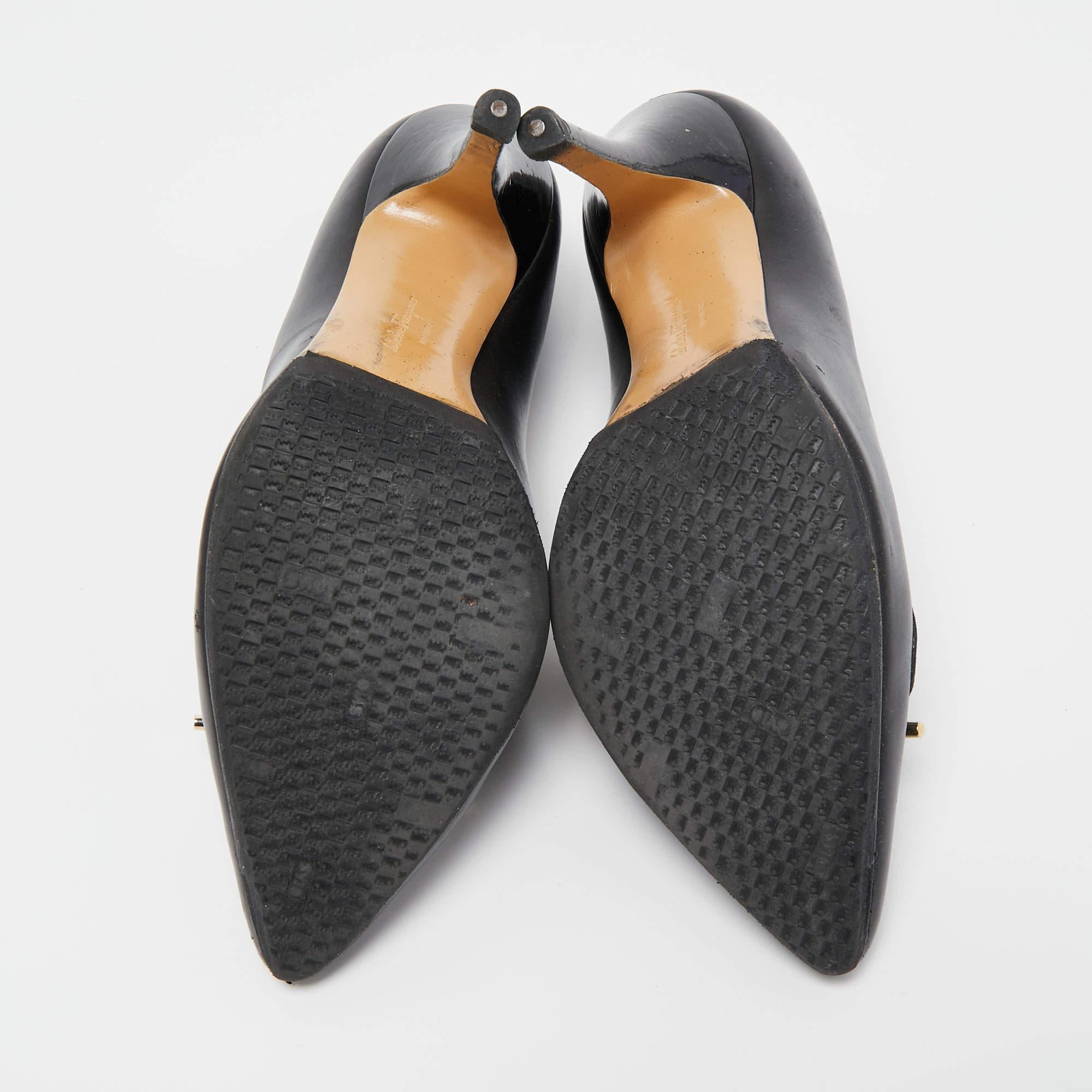 Salvatore Ferragamo Noir Cuir Pointed Toe Loafer Pumps Size 40 en vente 3
