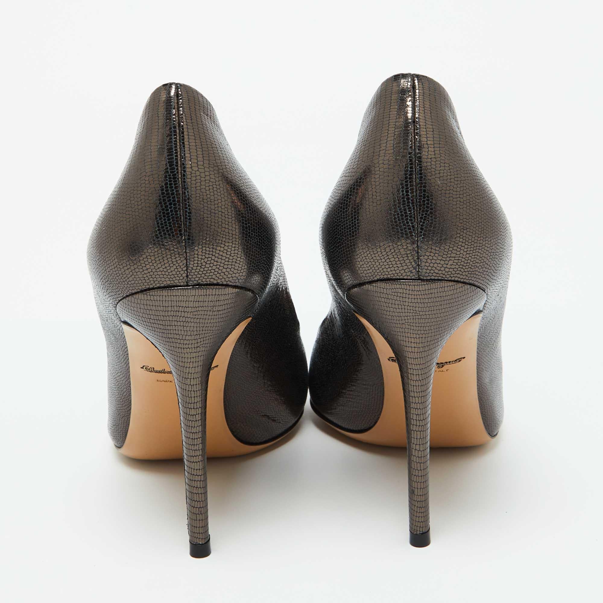 Salvatore Ferragamo Chaussures à bout pointu en cuir noir Taille 40 Pour femmes en vente