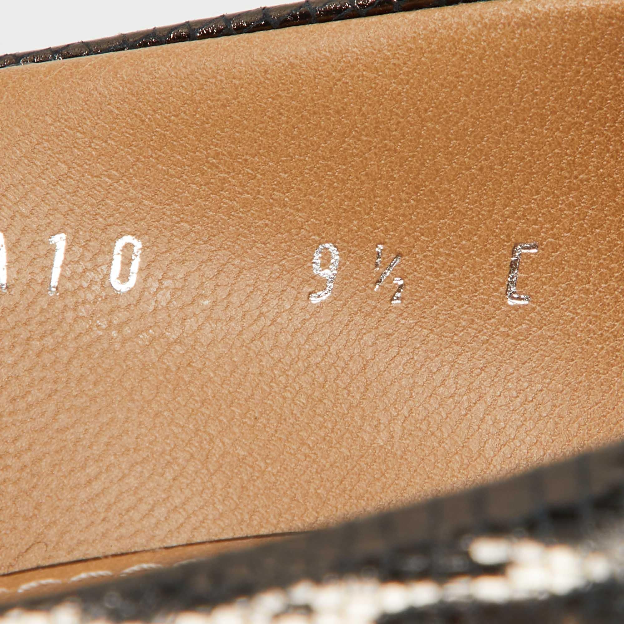 Salvatore Ferragamo Chaussures à bout pointu en cuir noir Taille 40 en vente 3
