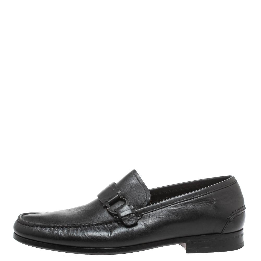 Exquisitely designed to offer high-fashion and comfort wherever you go, this pair of loafers by Salvatore Ferragamo is absolutely worth the buy! They've been crafted from leather, styled with Gancio logo on the vamps and finished with low heels.

