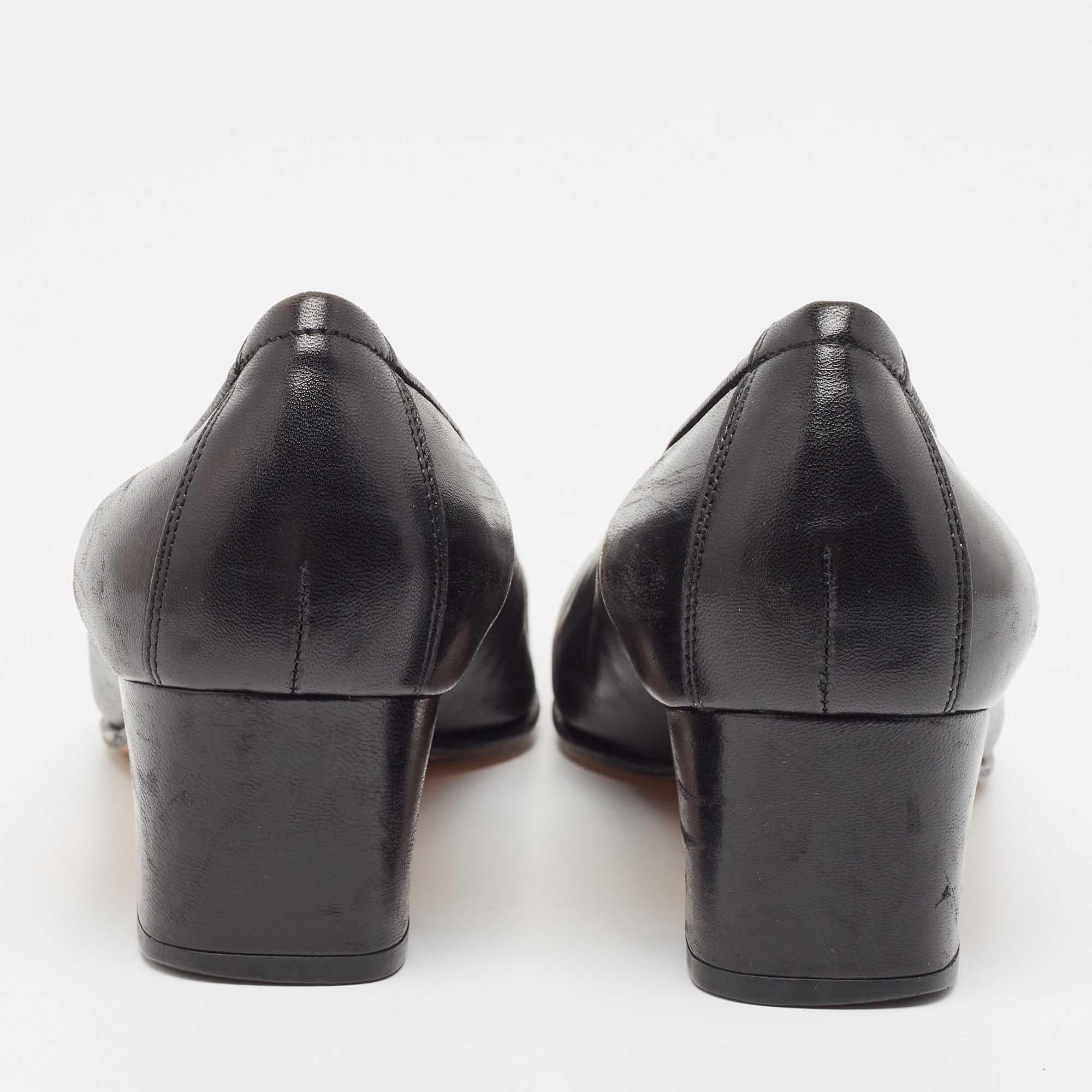 Salvatore Ferragamo Schwarze Leder Pumps Größe 37,5 im Angebot 1